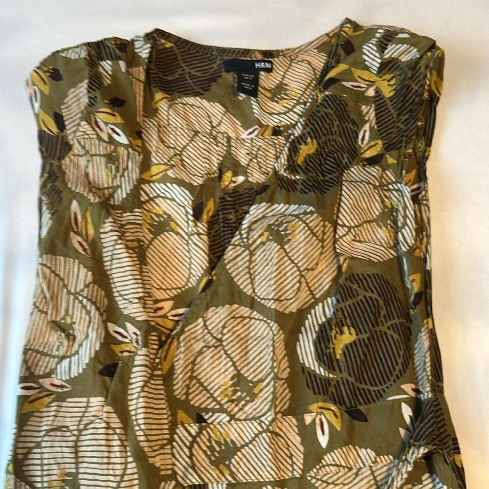 H&M Olive and Beige Wrap Dress Size 4 - Picture 3 of 8